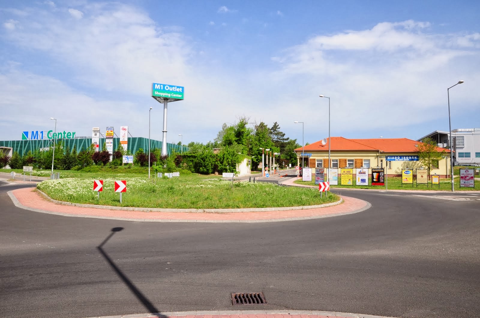 A park egyik utcája